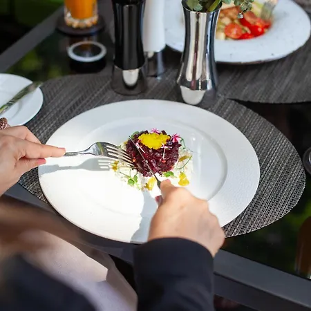 Saint Boutique Hotel, Small Luxury Ξενοδοχείο Βελιγράδι