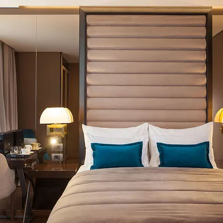 Saint Ten Boutique Hotel, Small Luxury Hotels Отель Белград