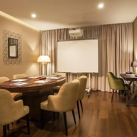 Saint Ten Boutique Hotel, Small Luxury Hotels Отель Белград